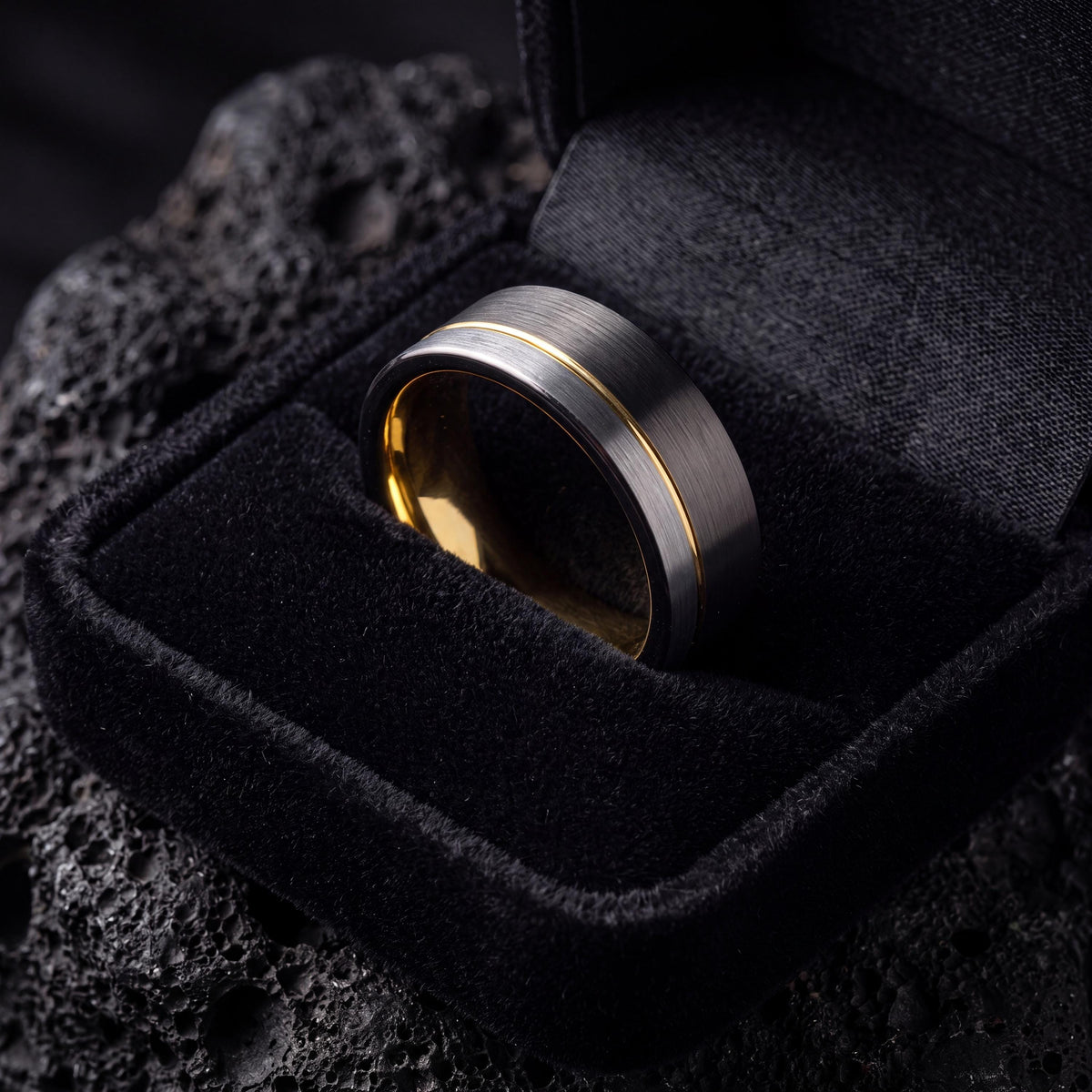 Mens Wedding Band Tungsten,Mens Wedding Rings,Couple Wedding Bands,Male Wedding Band Gunmetal 8mm,Hammered Gold Ring Men,Silver Mens Rings,8